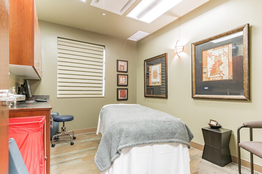 More Photos Of 9299 S Broadway, Highlands Ranch Medical For Sale