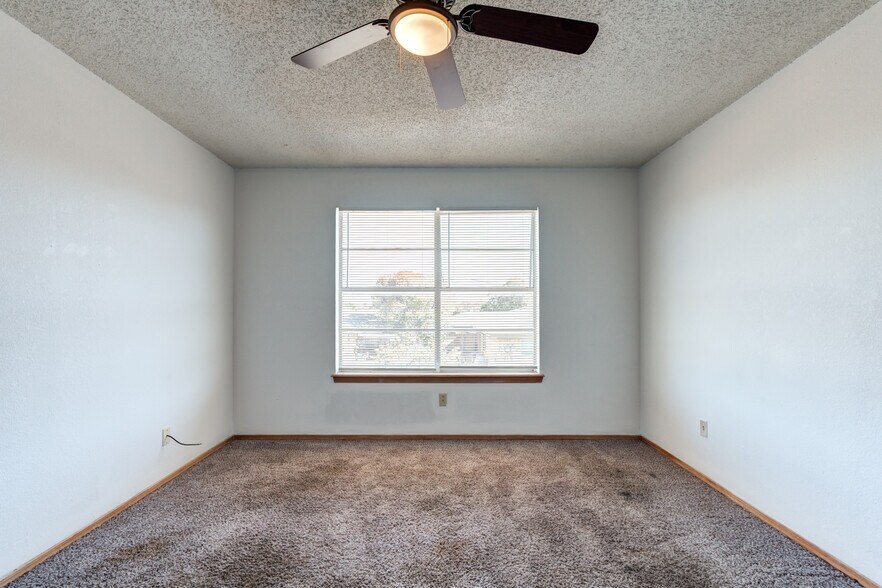 More Photos Of 7405 Waco Ave, Lubbock Apartments For Sale