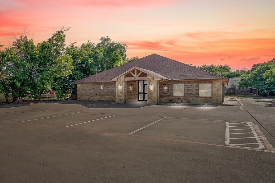 Primary Photo Of 905 Roberts Cut Off Rd, River Oaks Office For Sale