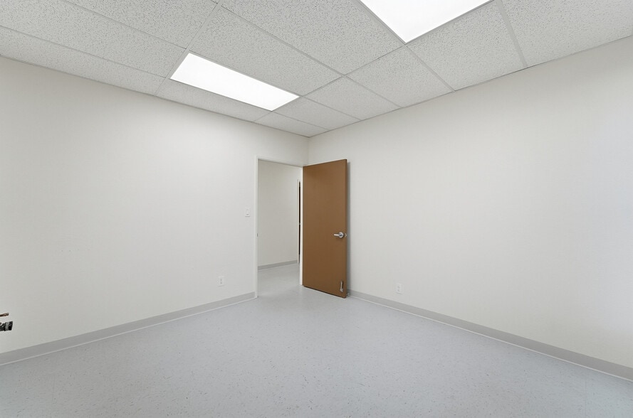 More Photos Of 6006 N El Dorado St, Stockton Office For Sale