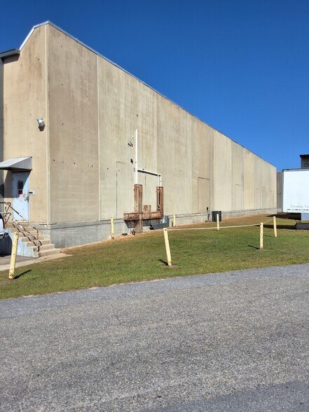 More Photos Of 9970 N Old Palafox Hwy, Pensacola Distribution For Lease