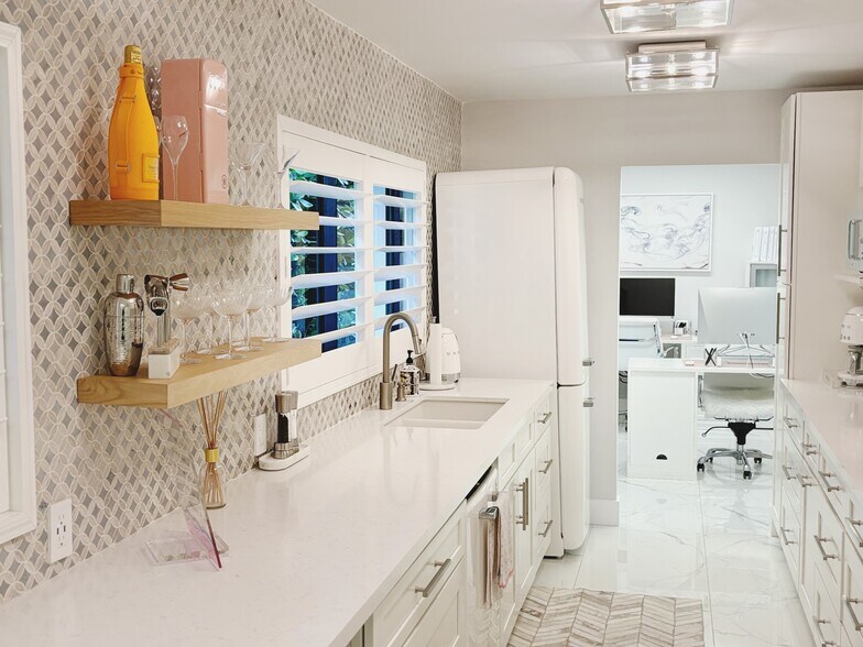 More Photos Of 301 SW 7th St, Fort Lauderdale Office For Sale