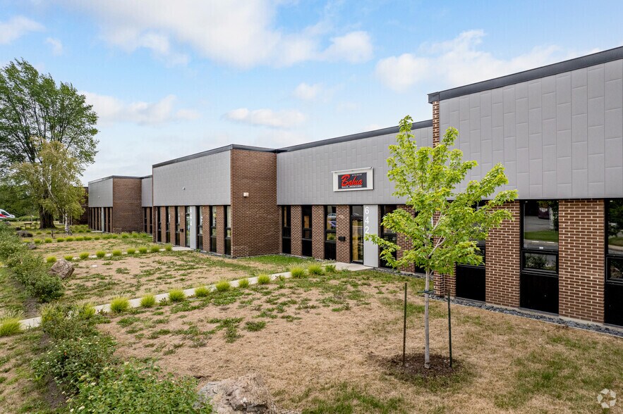 Primary Photo Of 640-652 Boul Guimond, Longueuil Warehouse For Sale