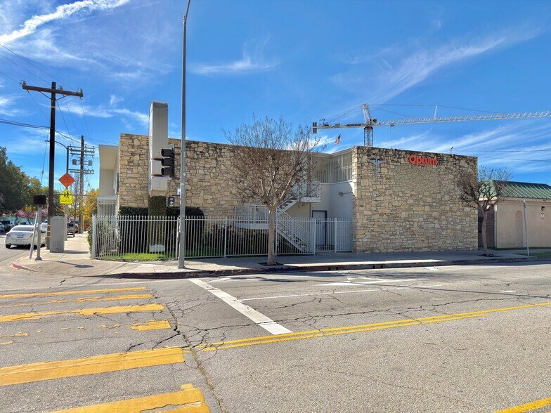 More Photos Of 15216 Vanowen St, Van Nuys Medical For Lease