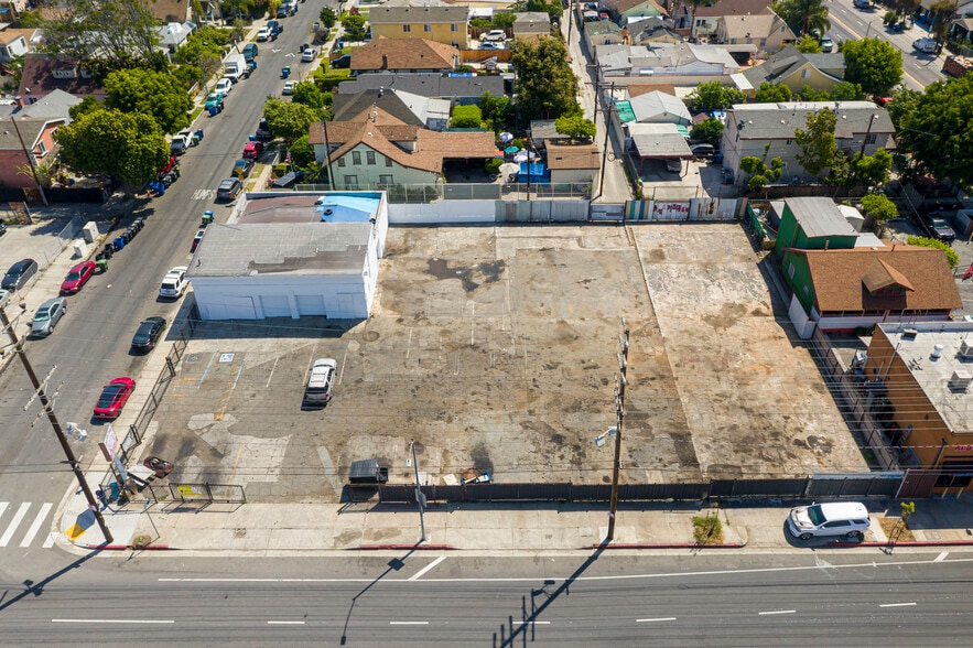 More Photos Of 110 E 62nd St, Los Angeles Auto Repair For Lease
