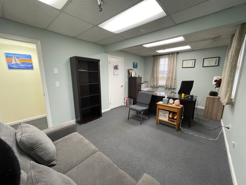 More Photos Of 344-350 Silas Deane Hwy, Wethersfield Medical For Lease