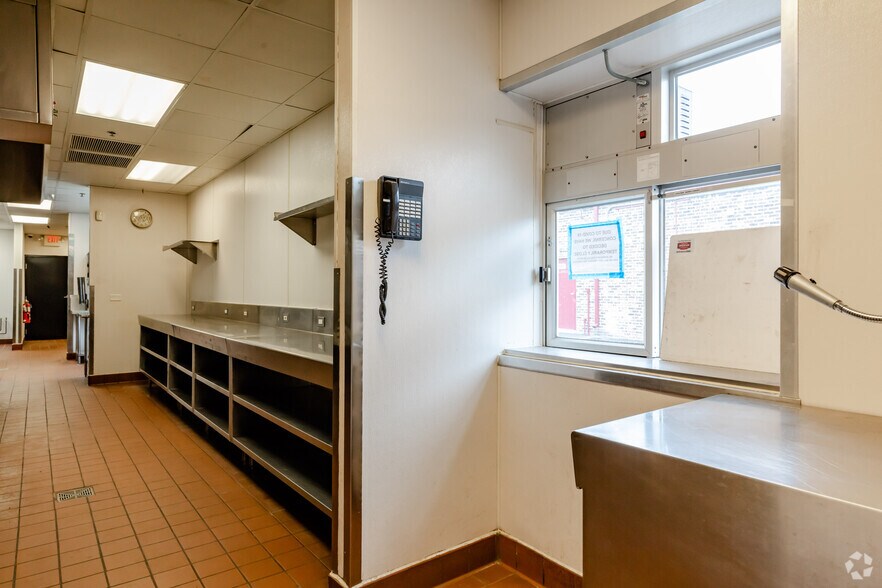 More Photos Of 551 S 8th St, West Dundee Restaurant For Sale