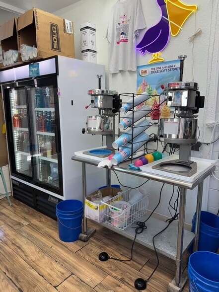 More Photos Of 1901 Cortez Rd, Bradenton Freestanding For Lease