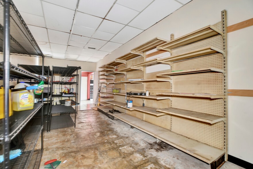 More Photos Of 9240 State Highway 75 S, New Waverly Convenience Store For Sale