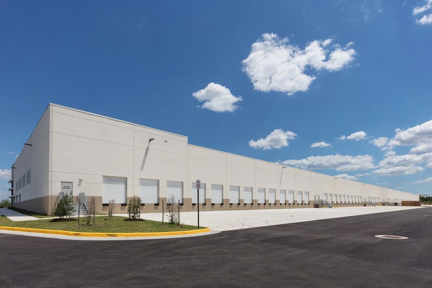 More Photos Of 11910 Balls Ford Rd, Manassas Warehouse For Lease