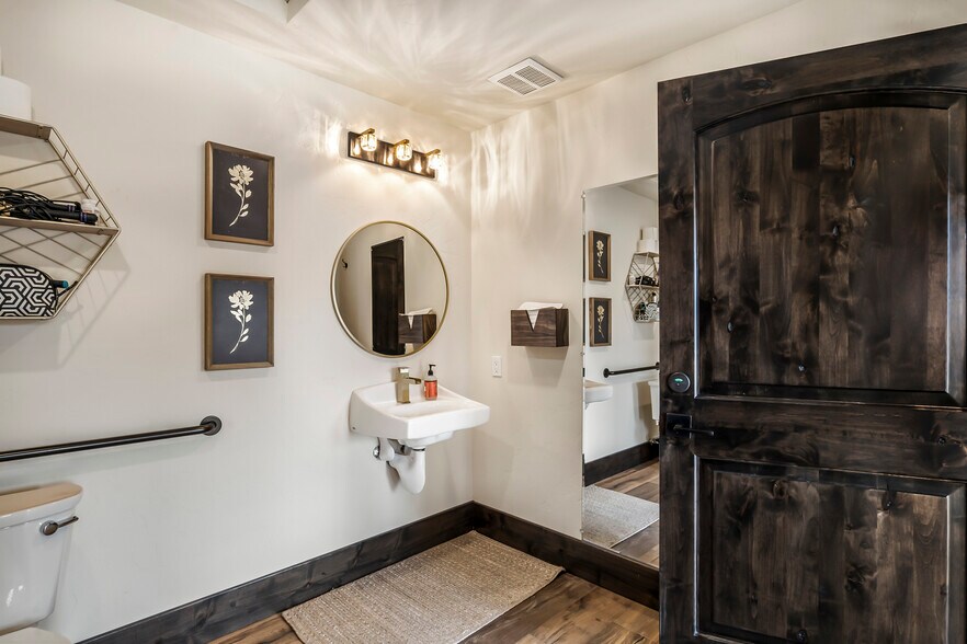 More Photos Of 19885 7th St, Bend Flex For Sale