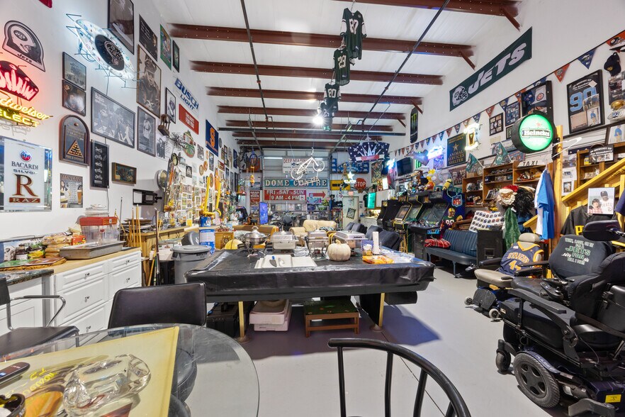 More Photos Of 1090 Knight's Trail Rd, North Venice Light Distribution For Sale