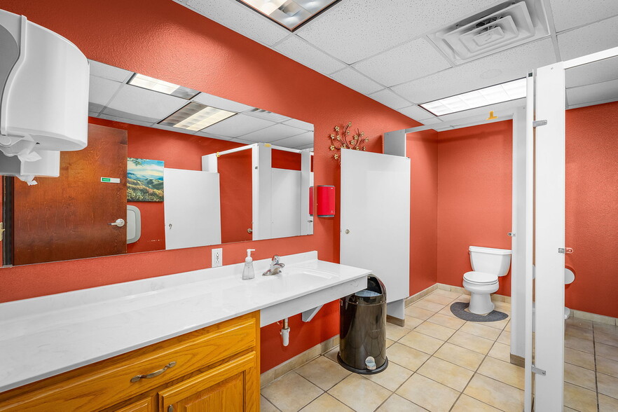 More Photos Of 1399 Sattler Rd, New Braunfels Office For Sale