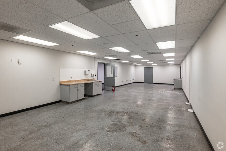More Photos Of 1601 W Mission Blvd, Pomona Distribution For Lease