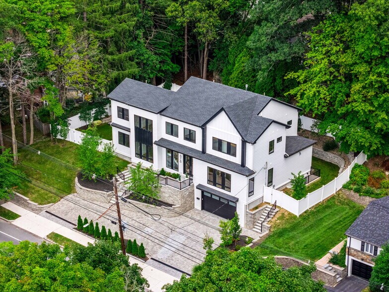 More Photos Of 678 Dedham St, Newton Specialty For Sale