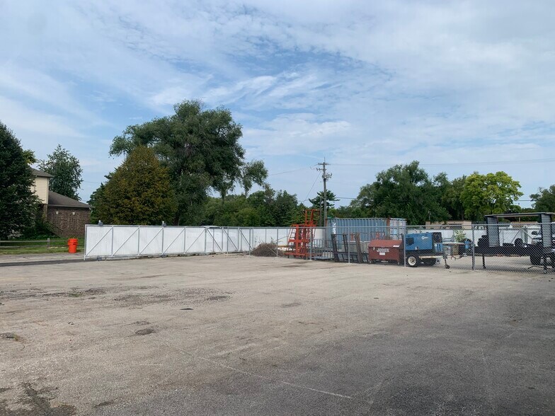 More Photos Of 302 E Wapella St, Minooka Service For Lease