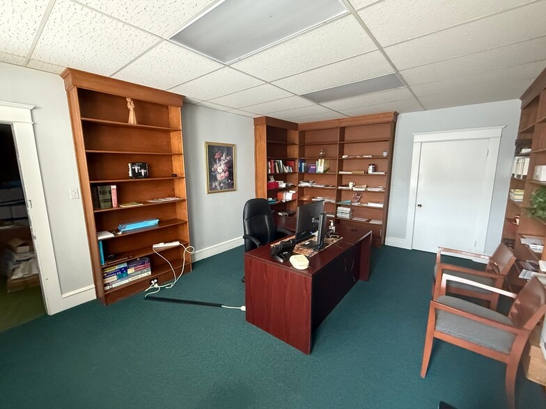 More Photos Of 7996 Oxford Ave, Philadelphia Office For Sale