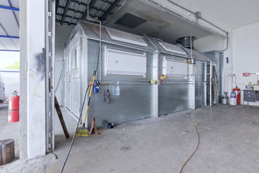 More Photos Of 612 N Dixie Hwy, Hollywood Auto Repair For Lease