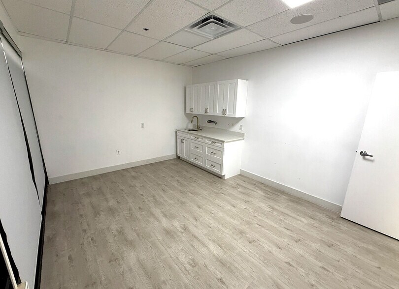 More Photos Of 14499 N Dale Mabry Hwy, Tampa Office For Lease