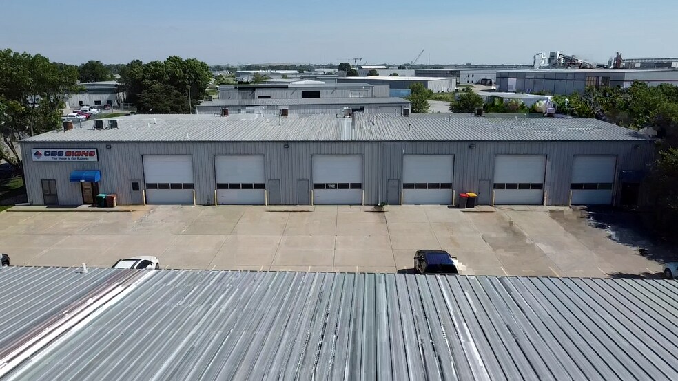 More Photos Of 5300 N 57th St, Lincoln Light Distribution For Lease