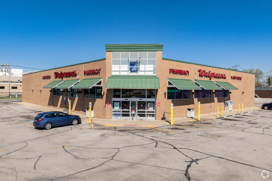 More Photos Of 1311 IL-48, Decatur Drugstore For Sale