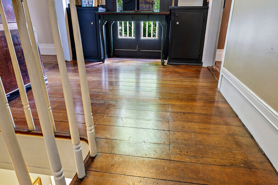 More Photos Of 240 E California St, Jacksonville Hotel For Sale