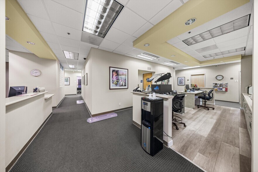 More Photos Of 27871 Smyth Dr, Santa Clarita Medical For Sale