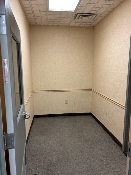 More Photos Of 395 Danforth Ave, Jersey City Unknown For Lease