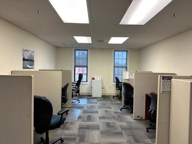 More Photos Of 66-68 Bridge St, Suffield Unknown For Lease