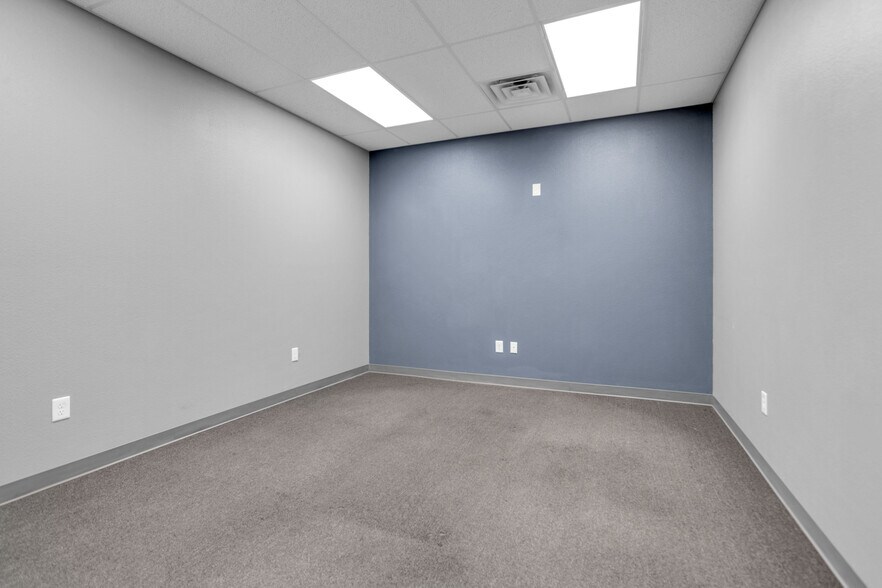 More Photos Of 2418 N Frazier, Conroe Warehouse For Lease