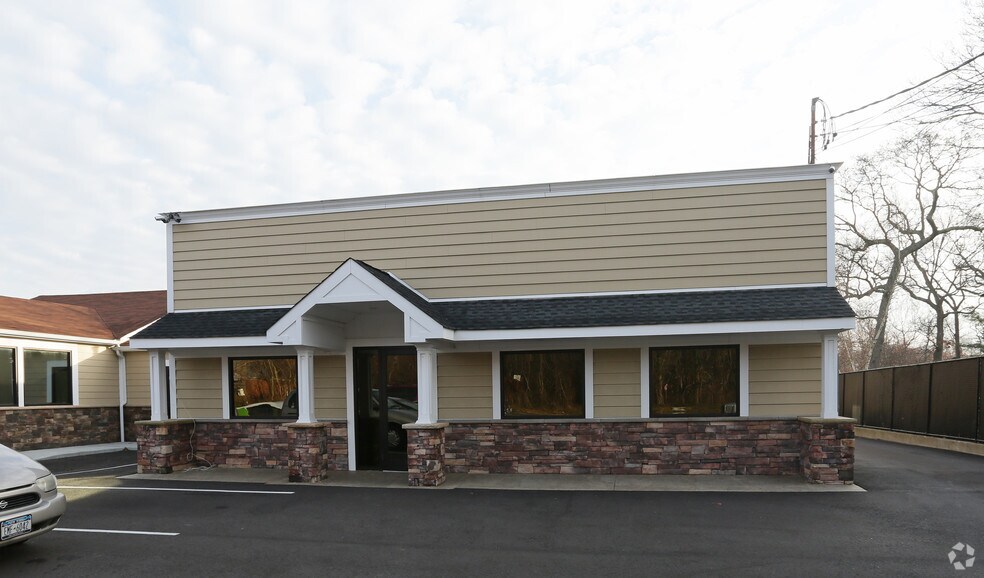 More Photos Of 1101 Waverly Ave, Farmingville Industrial For Lease
