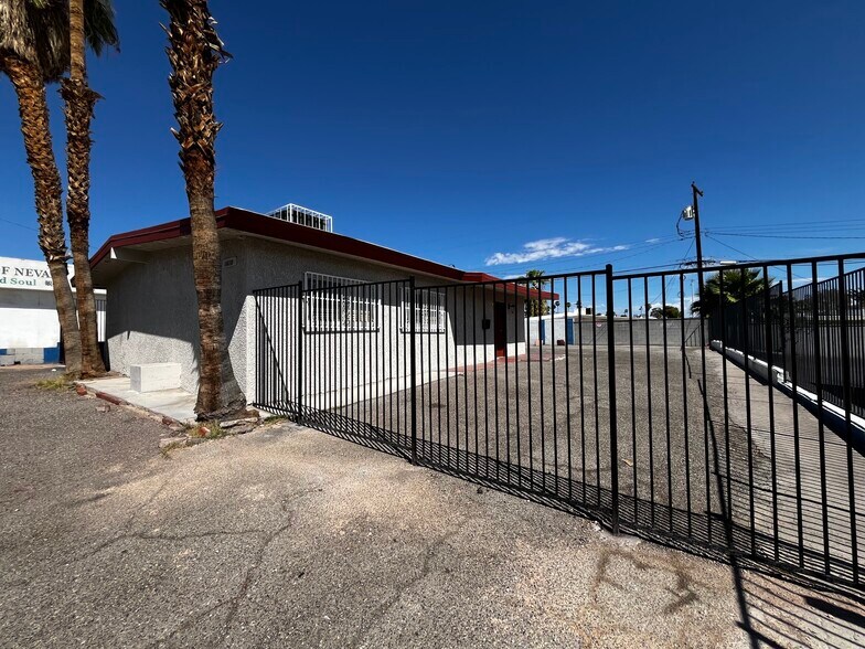 More Photos Of 1610 E Sahara Ave, Las Vegas Storefront Retail Office For Lease