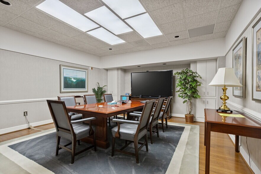 More Photos Of 127 Tanner Rd, Greenville Flex For Lease