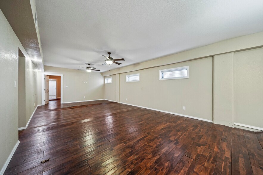 More Photos Of 4702 E 11th St, Tulsa Freestanding For Lease