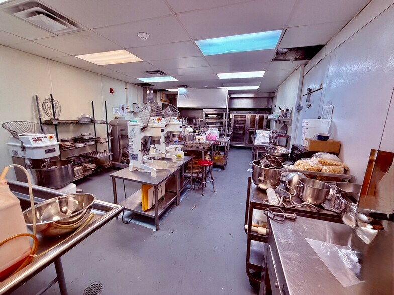 More Photos Of 924 N 8th St, Camden Distribution For Sale