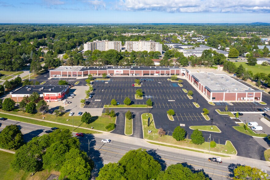 More Photos Of 6503-6647 N Wayne Rd, Westland Unknown For Lease