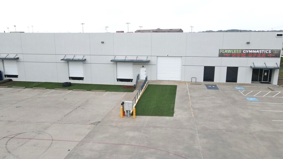 More Photos Of 5650 Kroger Dr, Keller General Retail For Lease