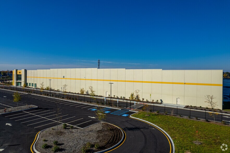 More Photos Of 4259 US-130, Edgewater Park Distribution For Lease