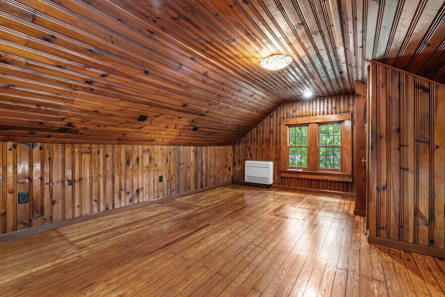 More Photos Of 202 W Main St, Sanford Office Residential For Lease