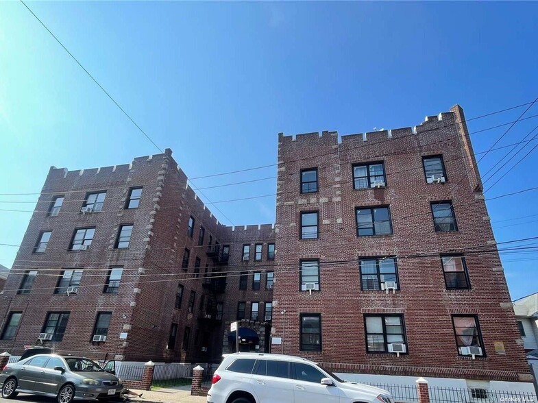 Primary Photo Of 910 Dinsmore Ave, Far Rockaway Apartments For Sale