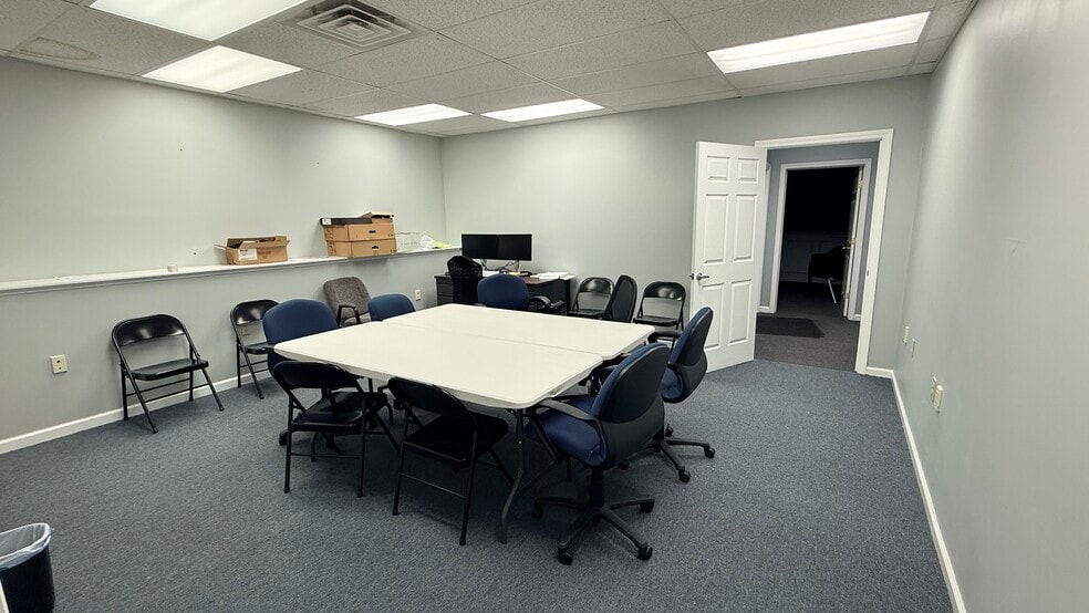 More Photos Of 675 Wilbur Cross Hwy, Berlin Office For Sale