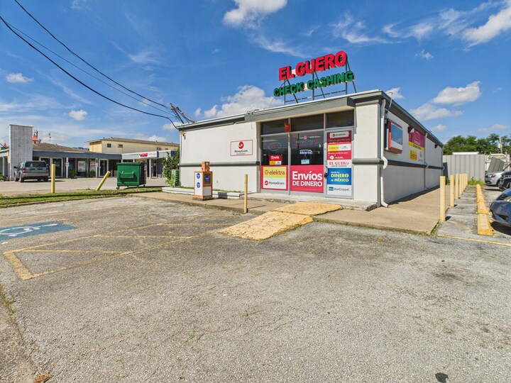 More Photos Of 1122 Pasadena Blvd, Pasadena Freestanding For Lease