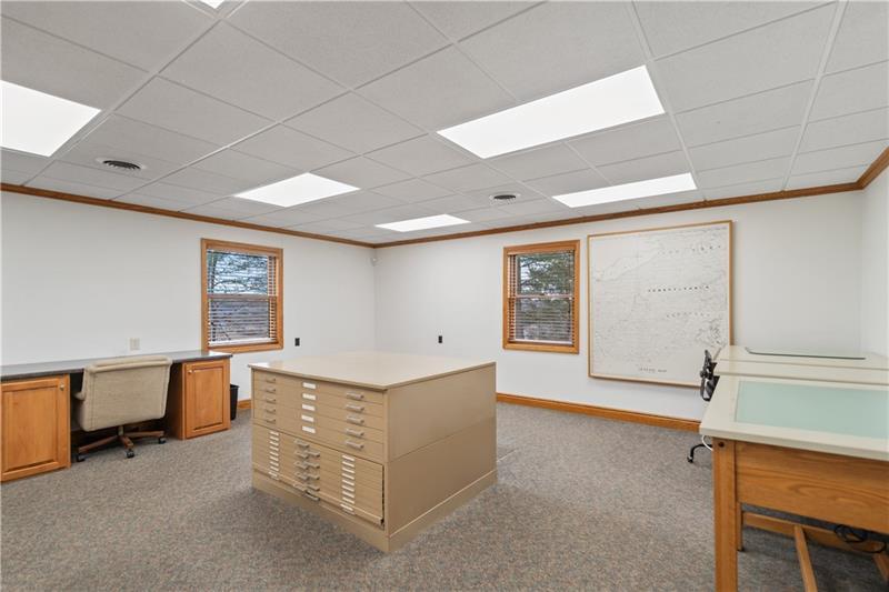 More Photos Of 114 Oil Ln, Hunker Office For Lease