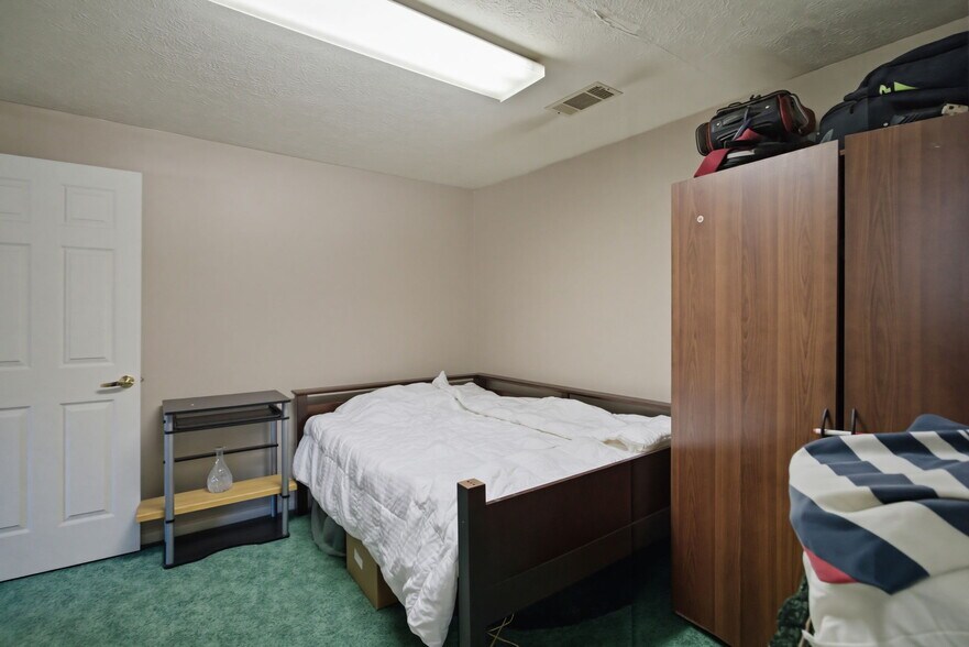 More Photos Of 501 S Breezewood Rd, Breezewood Specialty For Sale