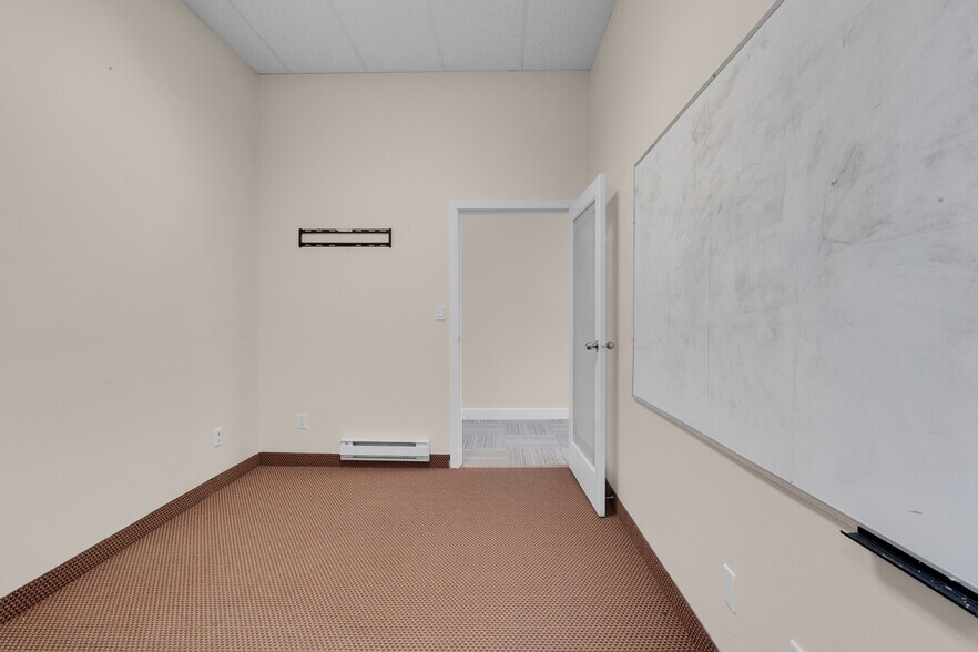 More Photos Of 9288 120 St, Surrey Storefront Retail Office For Lease