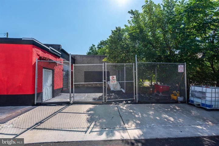 More Photos Of 625 N Streeper St, Baltimore Light Distribution For Sale