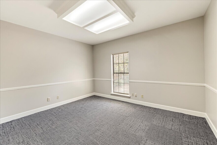 More Photos Of 2032 Thomasville Rd, Tallahassee Office For Lease