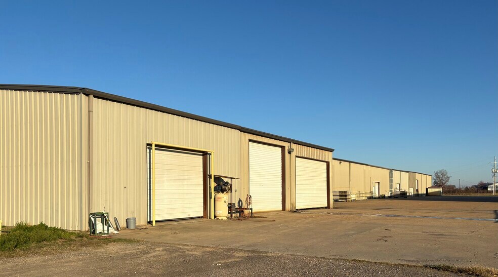 More Photos Of 101 Scates Rd, Gilbert Manufacturing For Sale