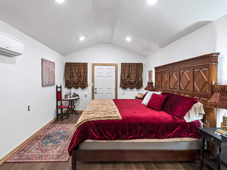 More Photos Of 11201 County Road 203, Plantersville Specialty For Sale