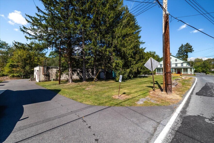 More Photos Of 2241 Ridge Rd, Bangor Flex For Sale